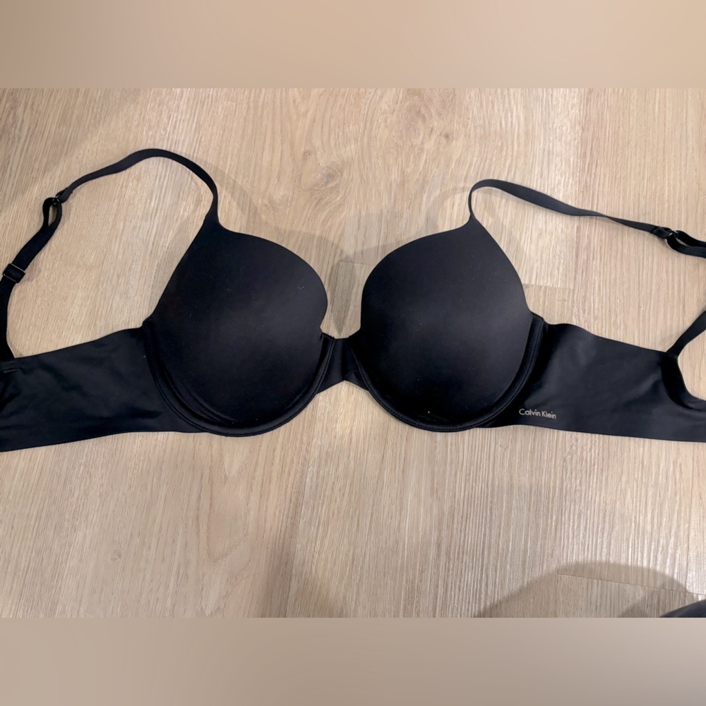 Ladies Size 32D Calvin Klein Underwear Bra - Worn a Few times